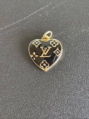 Louis Vuitton heart charm pull
